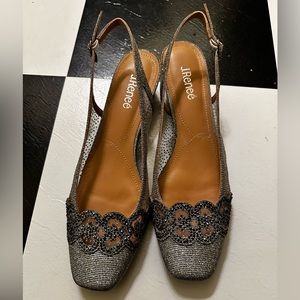 J. Renee women’s evening shoe. sz 11 silver color.